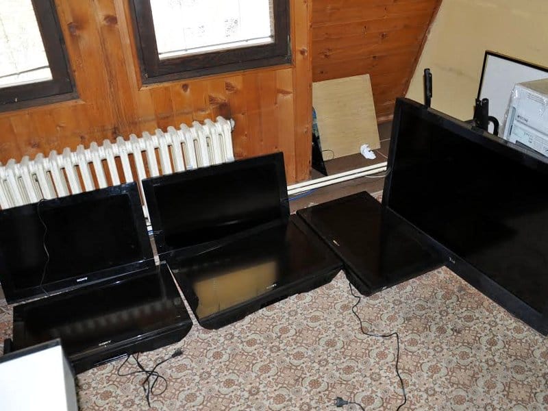 Pronađena ukradena tehnika iz kladionice 11 TV racunar