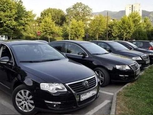 Funkcioneri na putovanja potrošili 295.000 evra 20 sluzbeni auto