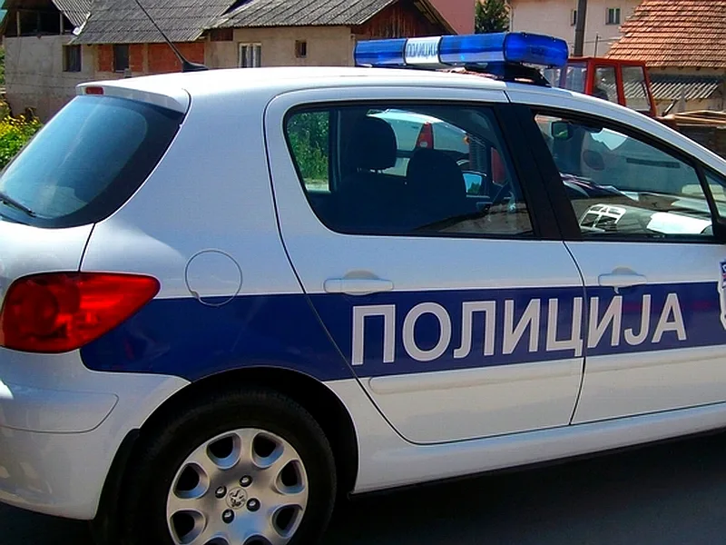 Uhapšen zbog "nedozvoljenih polnih radnji" nad maloletnicom 15 policija kosta