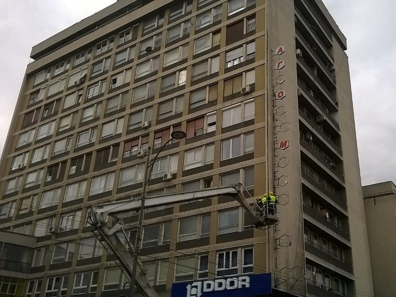 Uklanjaju "opasnu" reklamnu konstrukciju 3 reklama