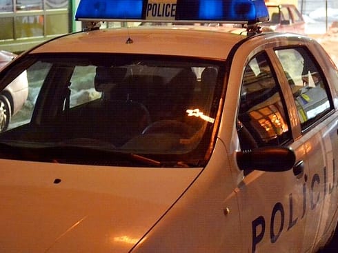 Automobil udario dve devojčice na pešačkom 2 Policija KOSTA Juzne vesti