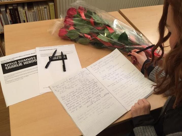 Poruke "Ja sam Šarli" i iz Niša 1 Francuski Institut