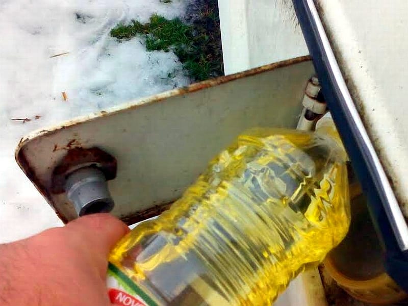 Vozači sve češće umesto evro-dizela sipaju zejtin 1 zejtin umesto goriva ILUSTRACIJA KOSTA JUZNE VESTI