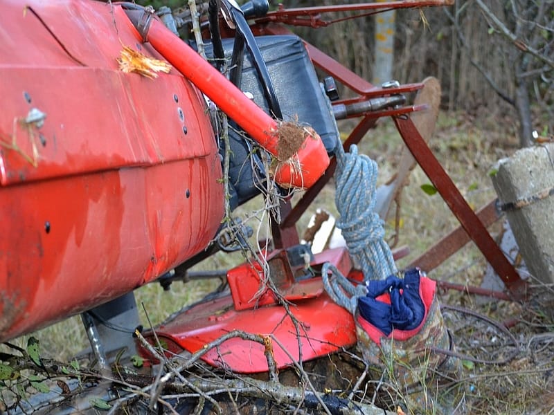 Traktor udes ilustracija KOsta Juzne vesti