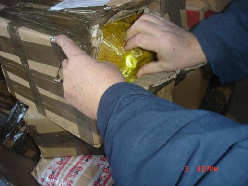 Švercovali duvan u kombiju kurirske službe 2 duvan 185 kg 03 02 2015