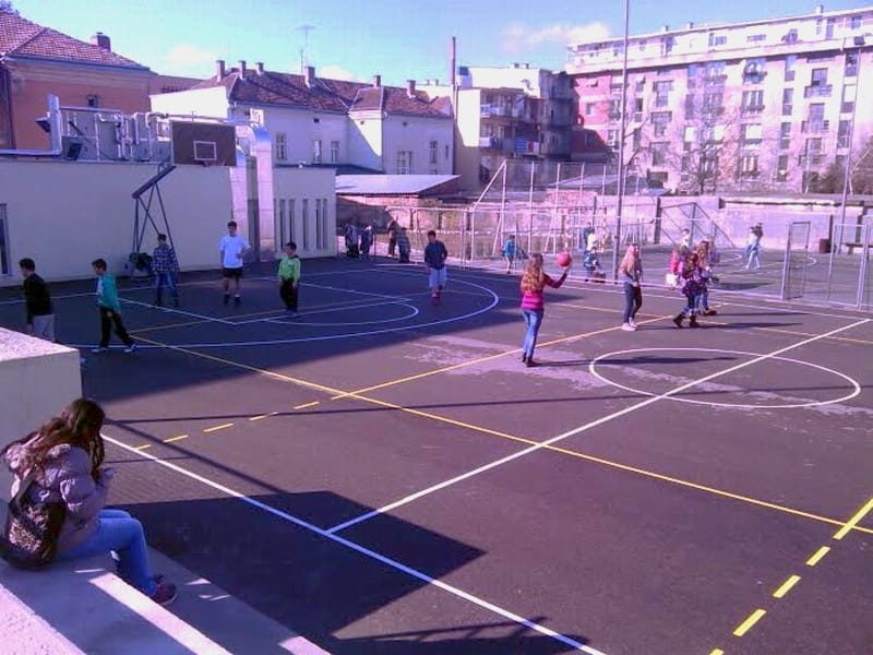 pirot novo skolkso dvoriste