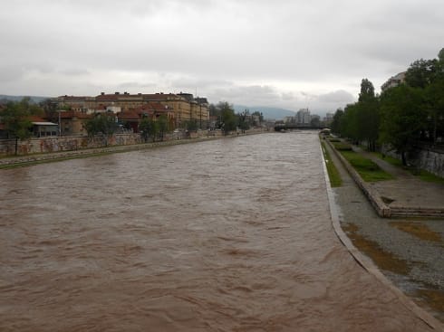 Sneg i visok vodostaj prete jugu Srbije 2 Nisava nadosla