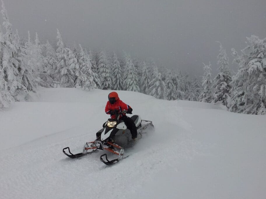 Prva trka motornih sanki održana na Besnoj kobili 20 besna kobila