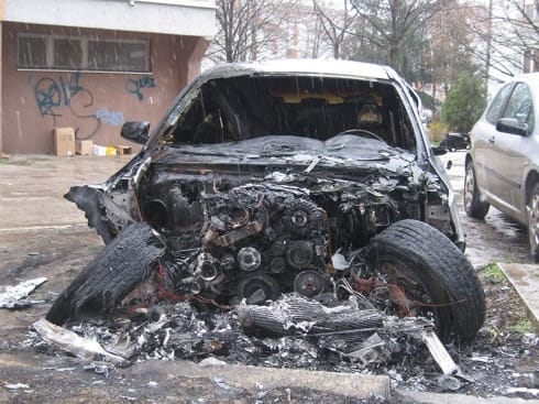 490x370 bmw izgoreo s preda