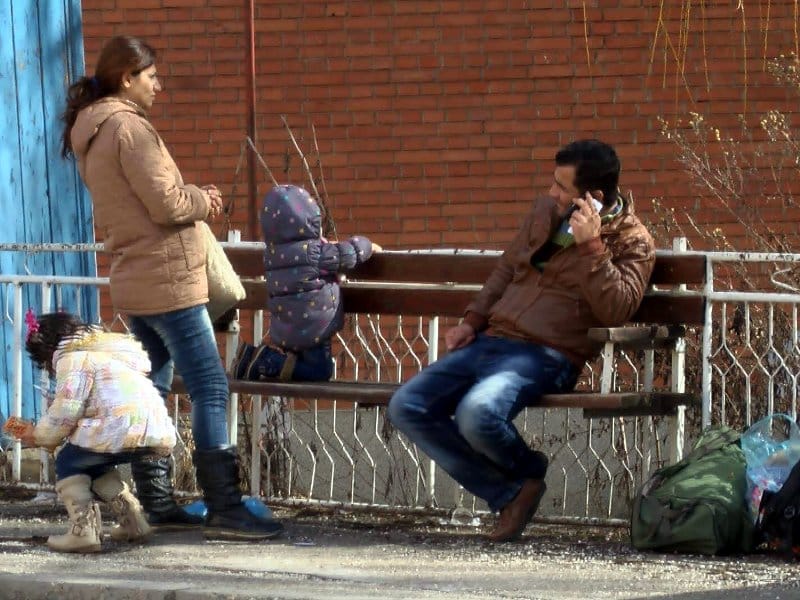 Sirijske ilegalce prevozio maloletnik 17 porodica Sirija