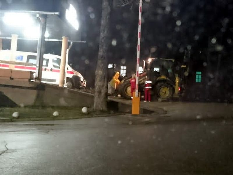 Pacijente iz zavejanih sela prevoze i bagerima 13 pacijente prevoze bagerima