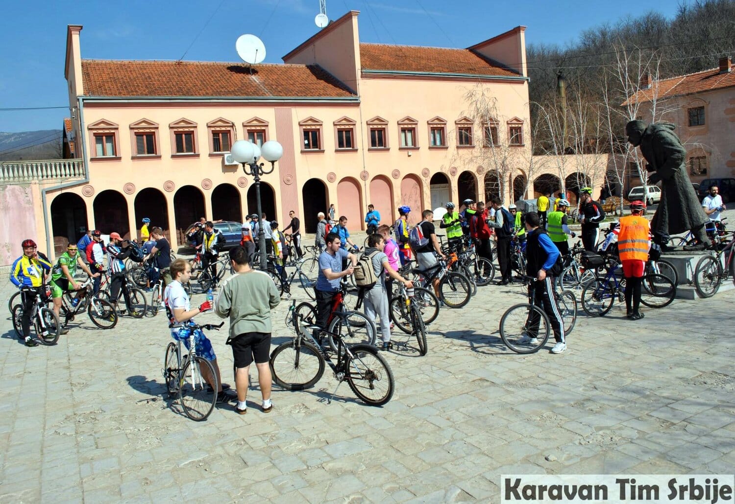 Biciklisticki karavan Han