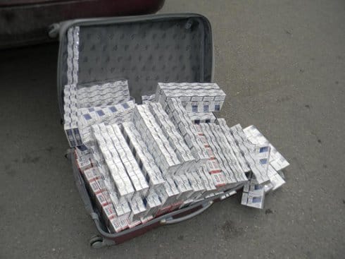 Švercovali 1.500 paklica cigareta bez akciznih markica 13 cigarete