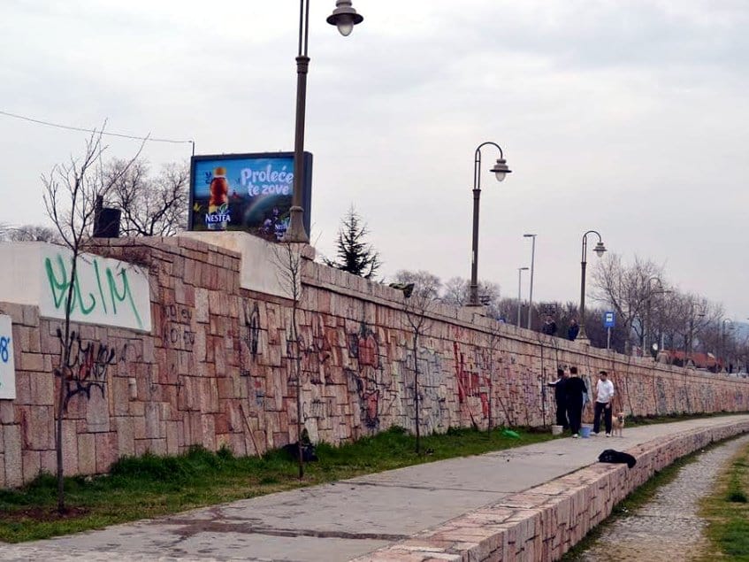 Dok vandali lome, "Dveri" sade, ali bez pitanja 3 lipe dveri