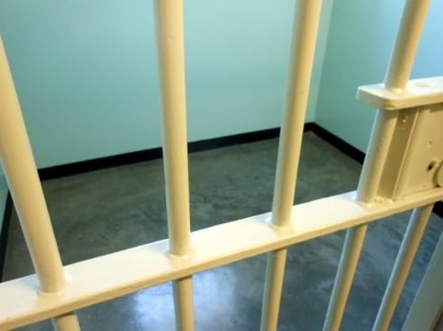 Greškom ležao 21 dan u zatvoru 18 490x370 490x370 zatvorske resetke flickr com mikecogh