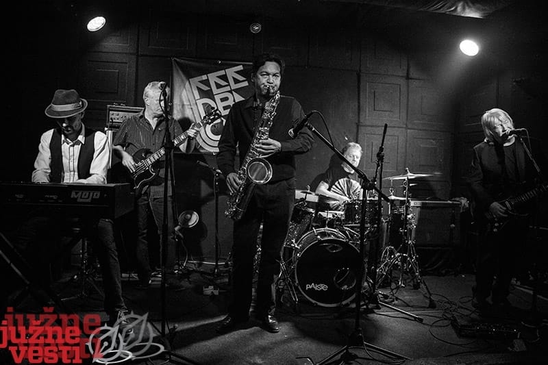 800x600 Norman Beaker bend 2