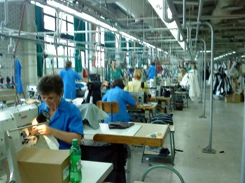 prvi maj radnici u fabrici