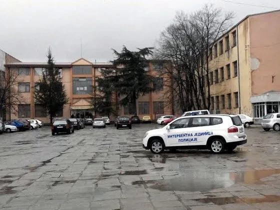 Posle tuče šipkom i uboda nožem, u školi i privatno obezbeđenje 6 Interventna