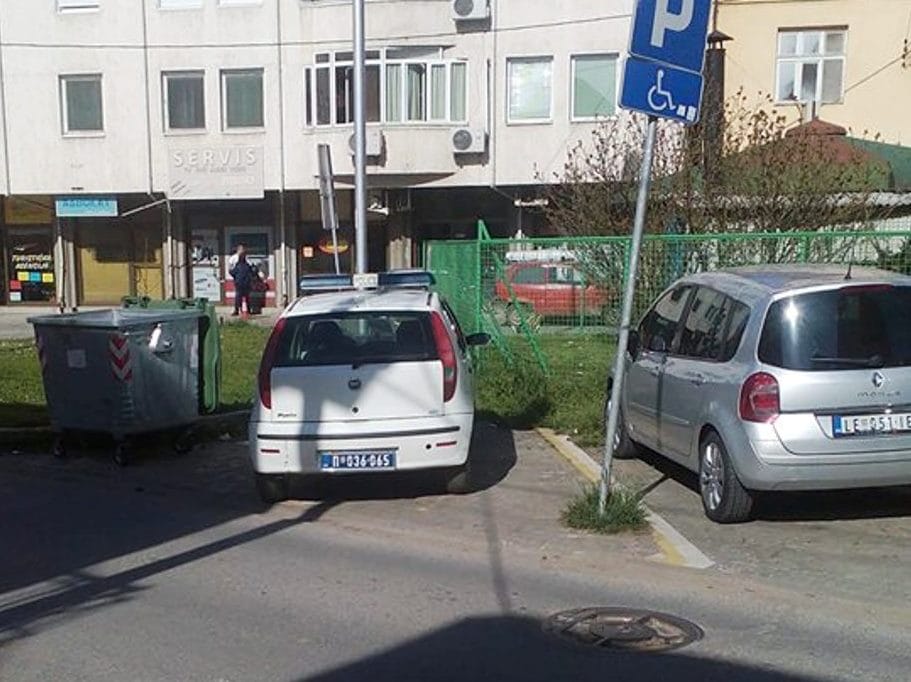 parkiranje policija
