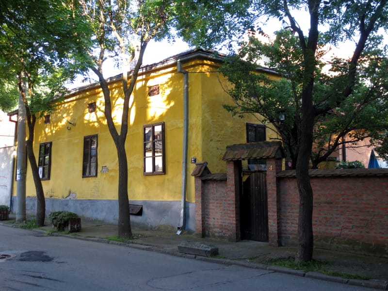 Obnovimo ono što nije izgorelo u požaru u kući staroj dva veka 13 zuta kuca