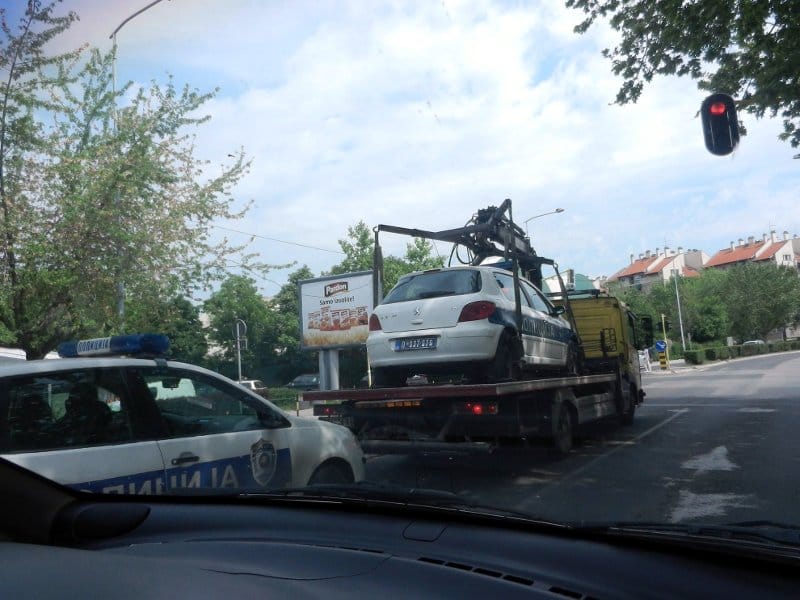 Foto-vest: Dolijali policajci? 9 policija i pauk