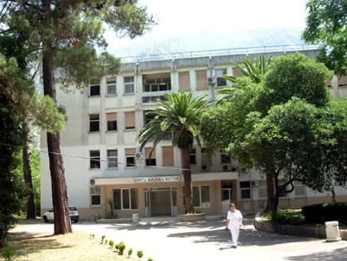 Salmonela uzrok trovanja studenata na "Mašinijadi" 11 Opsta bolnica Kotor