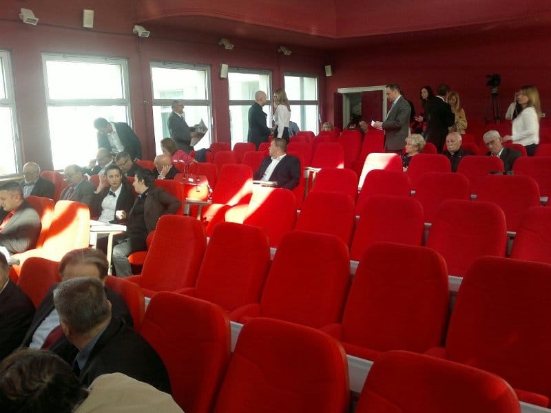 Sednica počela sa “tesnim” kvorumom 17 sednica kvorum2