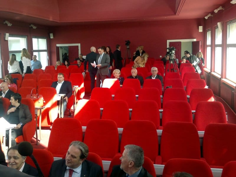 skupstina poluprazno