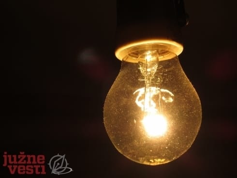 490x370 sijalica gori