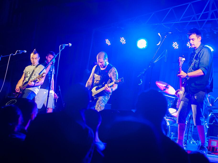 Pankeri i metalci otvorili sezonu svirki u Banovini 3 dok7