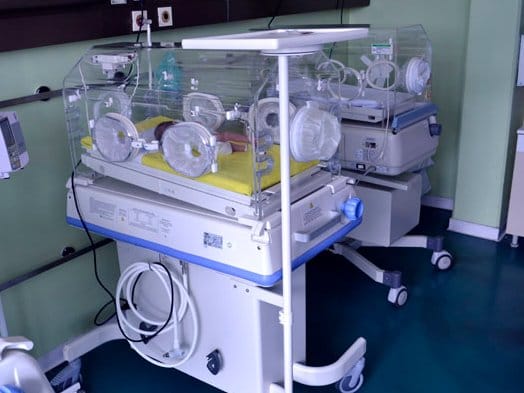 Inkubatori i vozilo donirani niškom Kliničkom 6 Inkubator 3