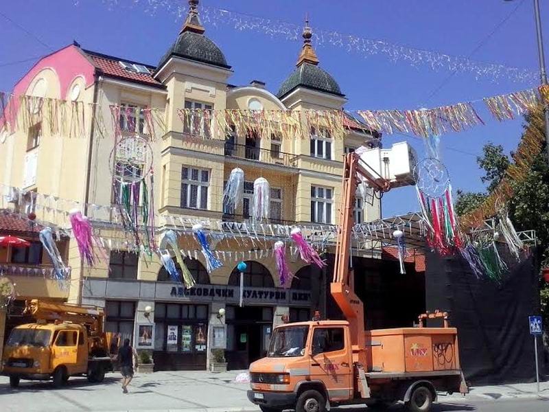 poslednje pripreme pred pocetak Karnevala