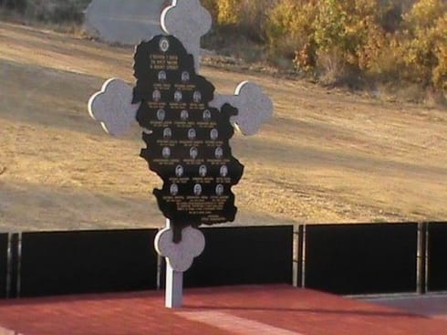 490x370 spomenik policajcima u Lucanima