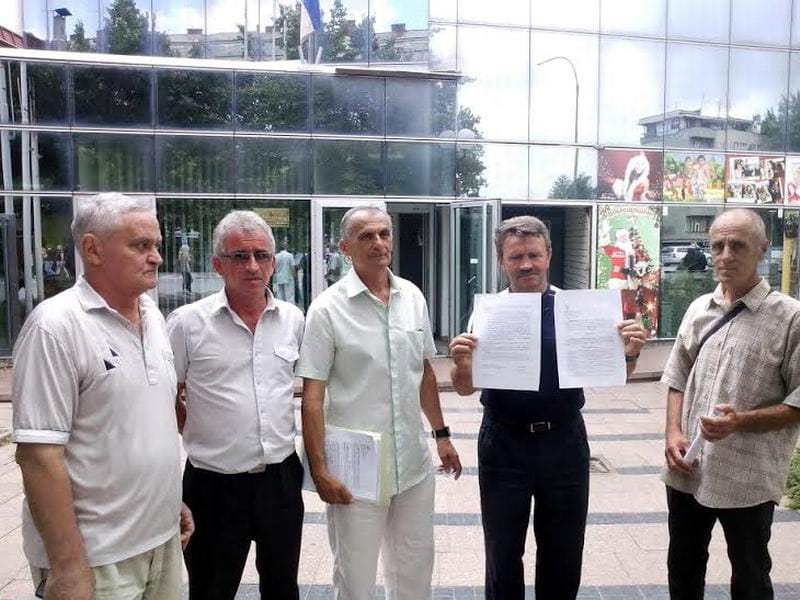 Odloženo ročište o poveriocima leskovačkog "Interleminda" 5 radnici ispred leskovackog Privrednog suda