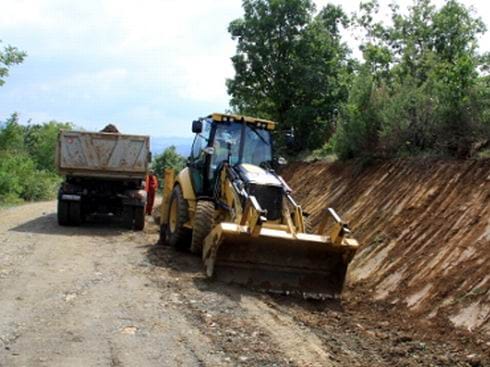 Počeli radovi na uređenju atarskih puteva u Kuršumliji 16 pocelo uredjenje atarskih puteva u Kursumliji