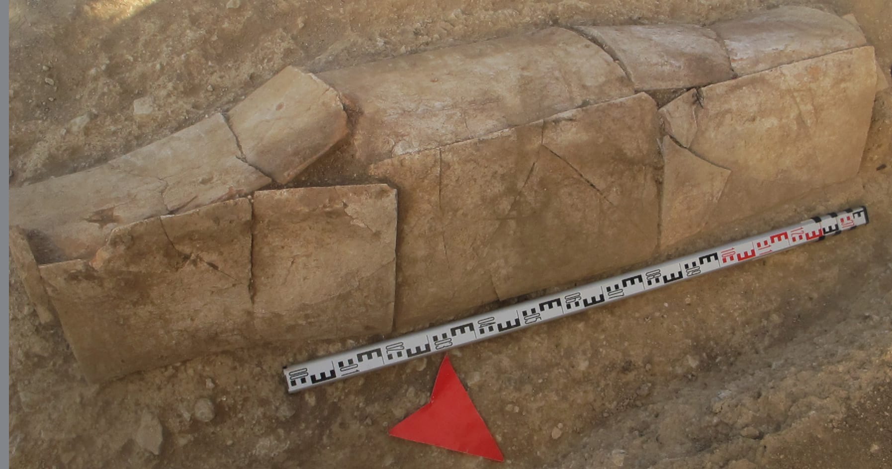 kasnoanticki grob cista od rimskih tegula