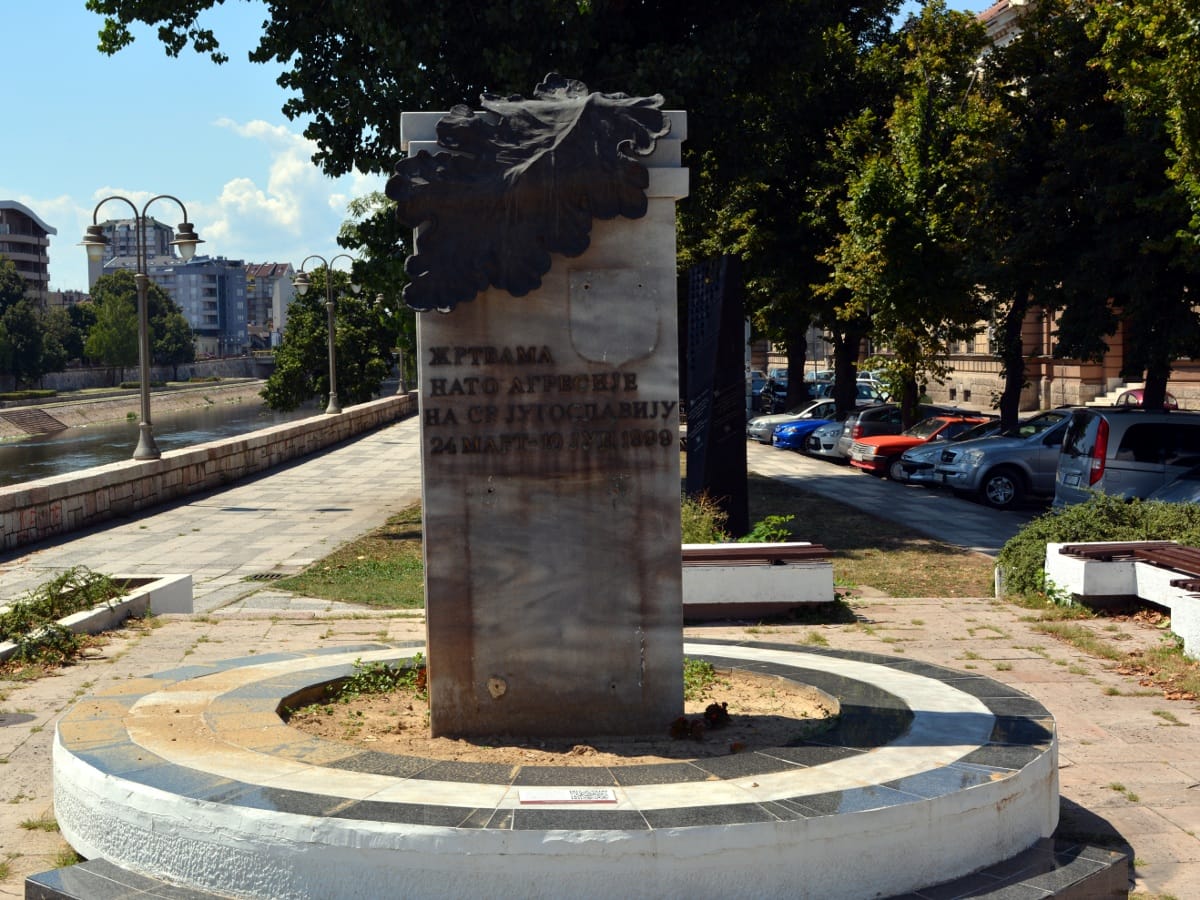 Oskrnavljeni spomenik