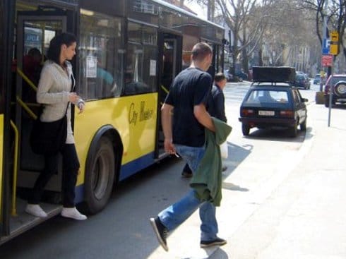 Traže istu cenu prevoza za sve srednjoškolce 12 prevoz jgp