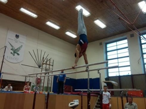 490x370 gimnastika