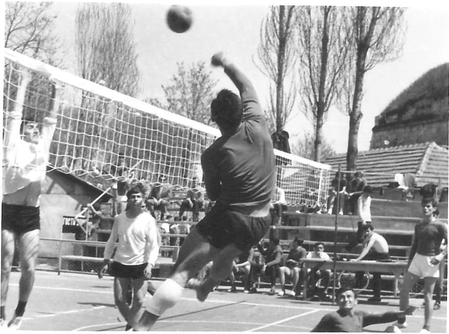 Pola veka trajanja i brojni uspesi niške odbojke 1 Radnicki Gracac 3 0 1969 god