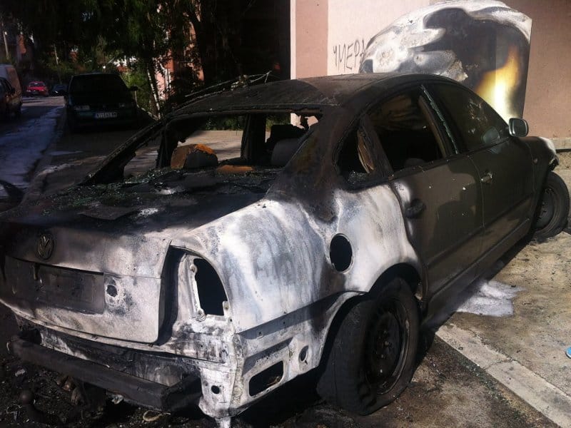 Izgoreo "pasat" u Staroj železničkoj koloniji 19 auto kolonija4