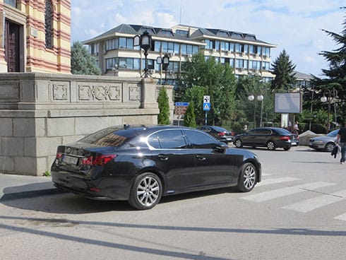 I ministri bahato parkiraju 5 Sertic nepropisno parkiran