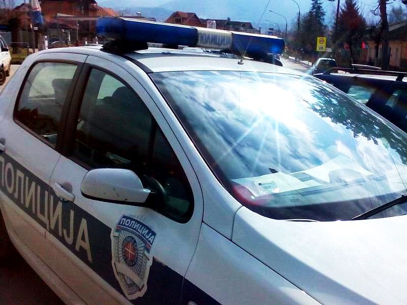 Izbo suprugu nožem na ulici 8 policija Kosta