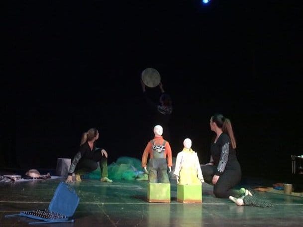 Iz predstave Dolina jabuka