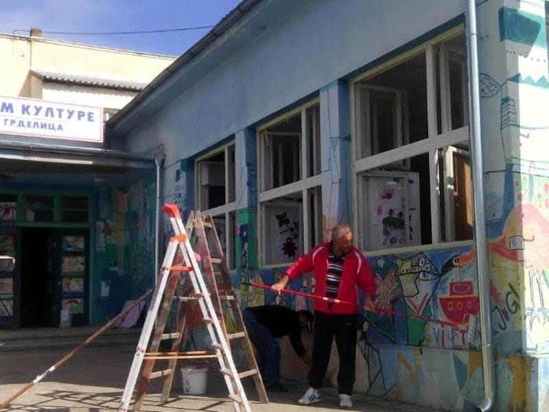 Krečenje preko umetničkog dela naredio gradonačelnik Leskovca 12 prekreceno umetnicko delo u Grdelici