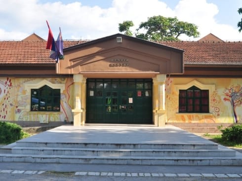 490x370 deciji centar