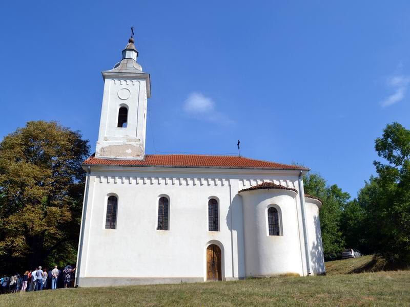 Crkva Svete Petke u selu Izvor u kojoj su pronadjeni odlomci