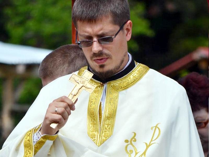 Svestenik Strahinja Erakovic 2