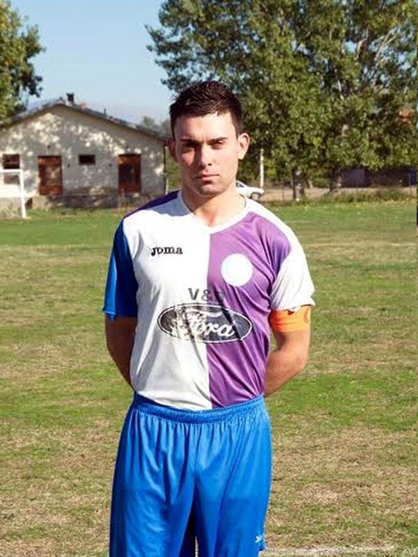 kubura udaren kisobranom u glavu