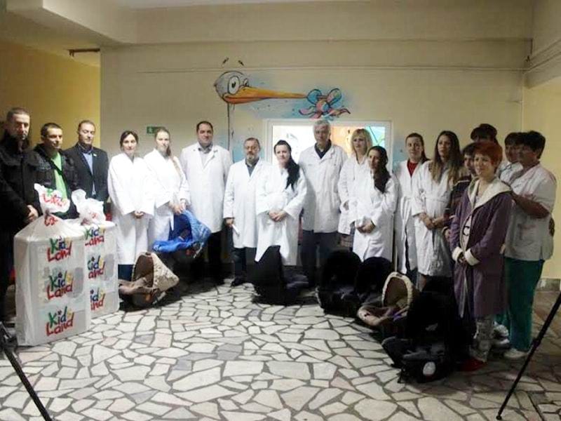 Porodiljama donirali dečja auto-sedišta 11 donacija Domu zdravlja auto sedista